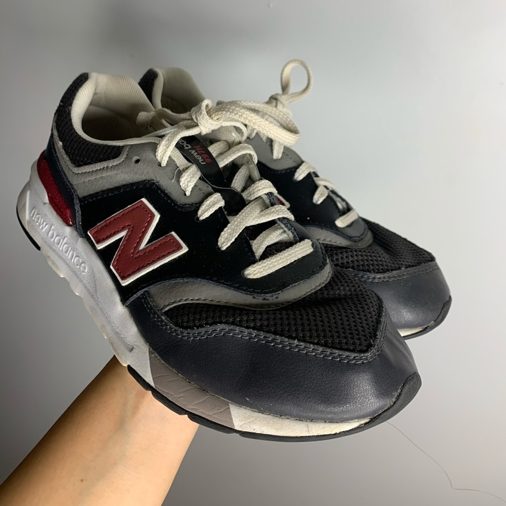 New Balance Tennis Shoes
